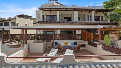 Coco Sunset Hills Casa | Sunshine Escape With A Rooftop Patio
