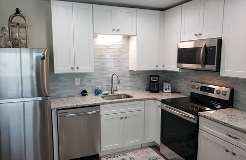 Crescent Beach Apartamento | Sunshine Getaway, new 1br/1ba for couples or family up to 3