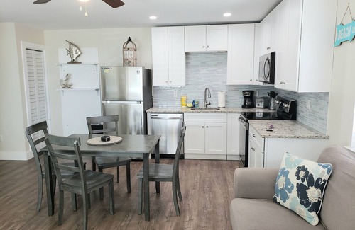 Crescent Beach Apartamento | Sunshine Getaway, new 1br/1ba for couples or family up to 3