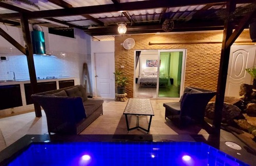 Sa Khu Cama Y Desayuno | Sunshine Guesthouse and Diving school Room Nr 5