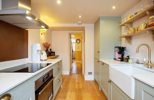 Stoke Newington Casa | Sunshine Joy, by Veeve