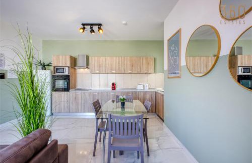 Marsaskala Apartamento | Sunshine penthouse 2BR heaven with AC, terrace & WIFI by 360 Estates