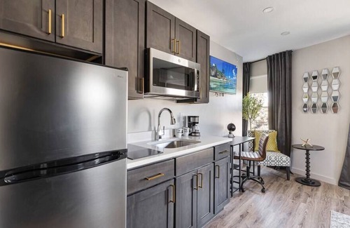 Middletown Condominio | Sunshine Retreat: Cozy and Warm Studio