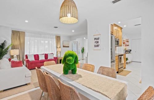 Coral Ridge Isles Casa | Sunshine Retreat I Waterfront I Pool I Paddle Boards I Bikes