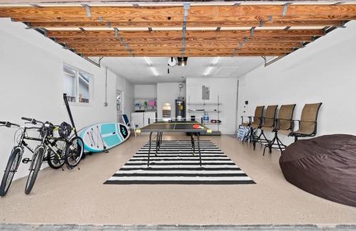 Coral Ridge Isles Casa | Sunshine Retreat I Waterfront I Pool I Paddle Boards I Bikes