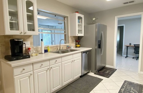 Bradenton Casa | Sunshine Retreat con piscina climatizada! Minutos a hermosas playas del golfo y IMG