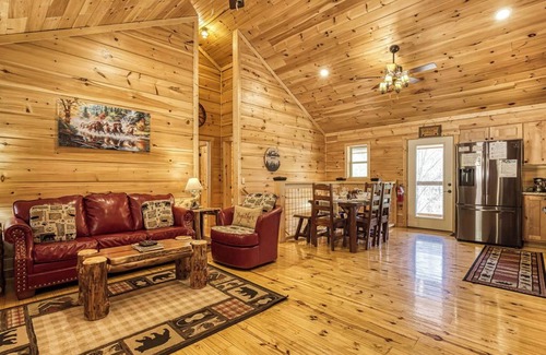 Sevierville Cabina | Sunshine Ridge, Hot Tub, Game Room, $1089 FREE tickets each paid day, Dollywood