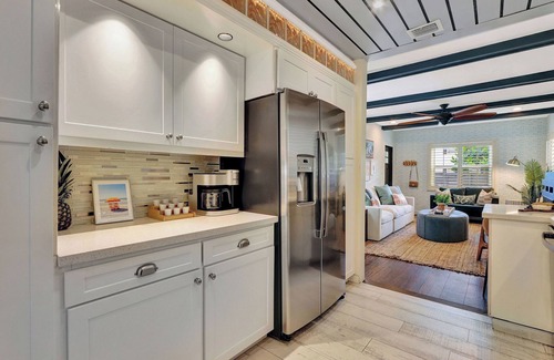 Victoria Park Casa | Sunshine Sippin' Oasis Luxury Design/Location/Heated Pool/Hot Tub/Putting Green