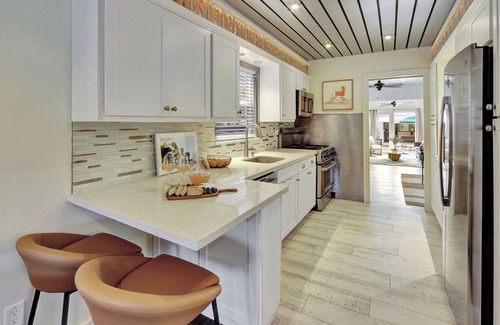 Victoria Park Casa | Sunshine Sippin' Oasis Luxury Design/Location/Heated Pool/Hot Tub/Putting Green