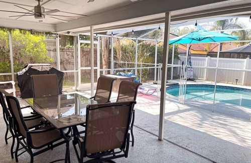 East County Civic Group Casa | Sunshine Splash: Pool Home Escape in Tampa Suburbs