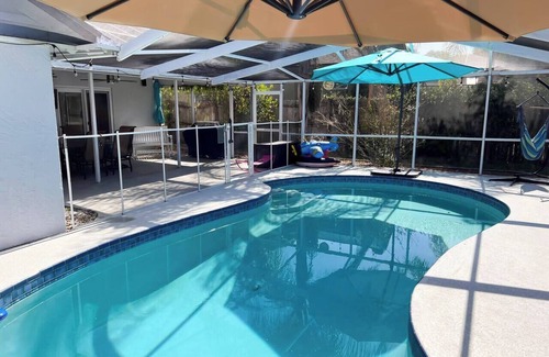 East County Civic Group Casa | Sunshine Splash: Pool Home Escape in Tampa Suburbs