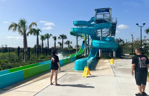 Four Corners Casa | Sunshine state scape 5BR, walkable to waterpark