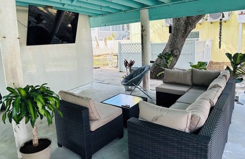 Fort Myers Beach Casa | Sunshine, Sunsets and Sand - Just 3 minutes away!