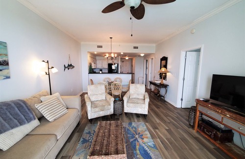 Dauphin Island Condominio | SunTime at the BEACH! Updated 2nd Floor Unit! GREAT Views of 2 Pools and Gulf!