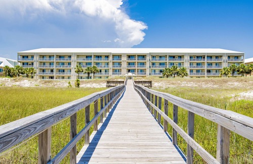 Dauphin Island Condominio | SunTime at the BEACH! Updated 2nd Floor Unit! GREAT Views of 2 Pools and Gulf!