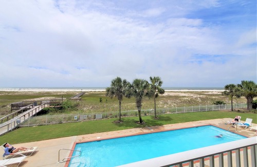 Dauphin Island Condominio | SunTime at the BEACH! Updated 2nd Floor Unit! GREAT Views of 2 Pools and Gulf!