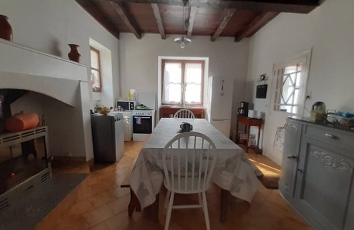 Saint-Martin-de-Fressengeas Casa | Superb character house with swimming pool & trampoline