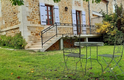 Saint-Martin-de-Fressengeas Casa | Superb character house with swimming pool & trampoline
