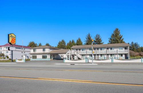 Crescent City Hotel | Super 8 by Wyndham Crescent City