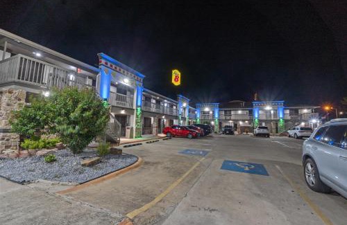 McAllen Hotel | Super 8 by Wyndham McAllen-Downtown-Airport-LA Plaza Mall