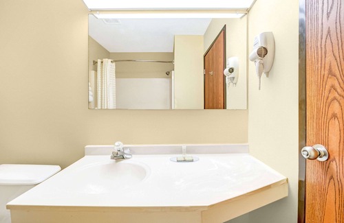 McKinney Hotel | Super 8 by Wyndham McKinney/Plano Area