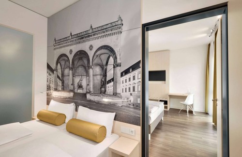Schwabing-Freimann Hotel | Super 8 by Wyndham Munich City North