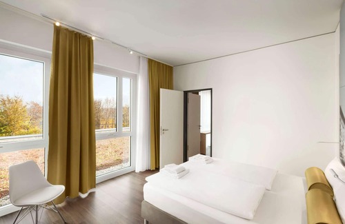 Schwabing-Freimann Hotel | Super 8 by Wyndham Munich City North