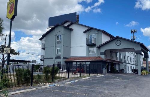 Wetmore Hotel | Super 8 by Wyndham San Antonio/Fiesta