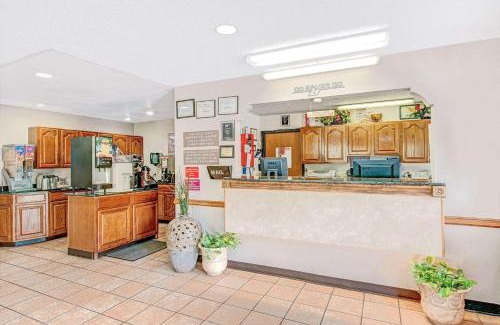 Wetmore Hotel | Super 8 by Wyndham San Antonio/Fiesta