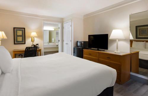 Fleming Cabina | Super 8 by Wyndham Savannah