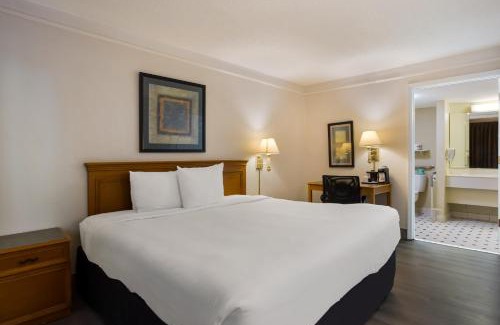 Fleming Cabina | Super 8 by Wyndham Savannah