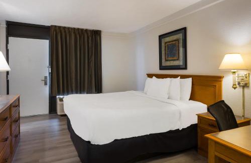 Fleming Cabina | Super 8 by Wyndham Savannah