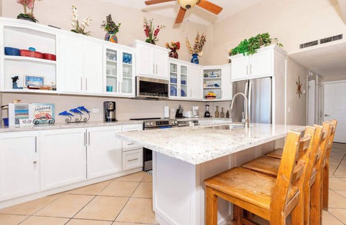 Bella Vista Condominio | Increíble Condominio Frente al Mar en Nivel de Planta Baja en Sandy Beach