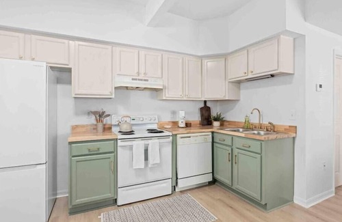 Historic Downtown Kissimmee Casa | Super Boho - At Lake Toho's Water