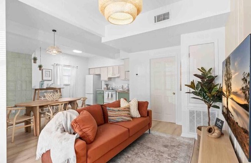 Historic Downtown Kissimmee Casa | Super Boho - At Lake Toho's Water