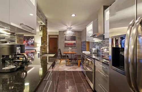 Las Vegas Complejo | Super Bowl Valentines Getaway for Two in Vegas!