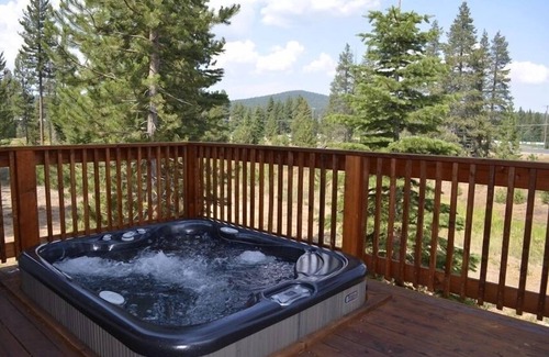 Truckee Casa | ¡GRANDES PRECIOS DE OTOÑO! Cerca de Northstar y la ciudad! Casa de lujo! Bañera de hidromasaje, ducha de vapor!