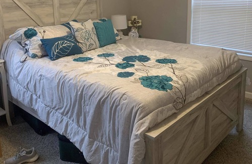 Olivehill Casa | Super close to town- wonderful neighborhood!
