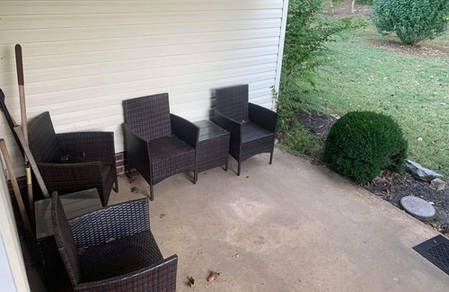 Olivehill Casa | Super close to town- wonderful neighborhood!