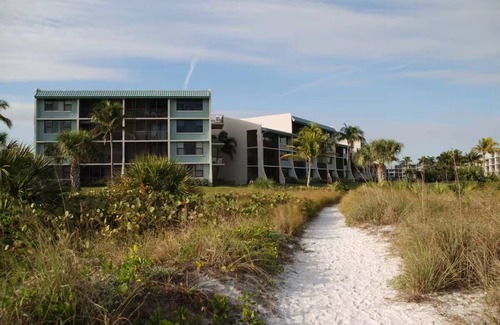 Sanibel Condominio | Super Comfortable Loggerhead Cay Condo with Fabulous Gulf View!