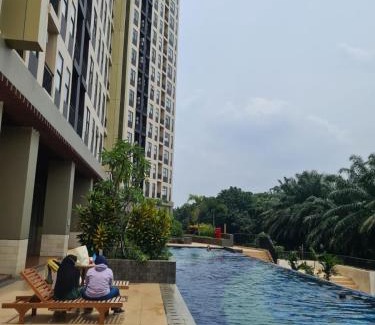 Depok Apartamento | Super Comfy 2BR Apartemen Transpark Cibubur By Royal Home Indonesia