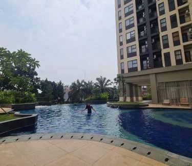 Depok Apartamento | Super Comfy 2BR Apartemen Transpark Cibubur By Royal Home Indonesia