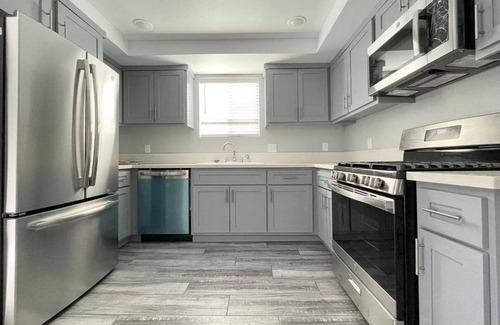 Boyle Heights Casa | Super cozy 1 bedroom with a private bathroom available in quiet neighborhood
