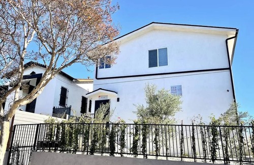 Boyle Heights Casa | Super cozy 1 bedroom with a private bathroom available in quiet neighborhood