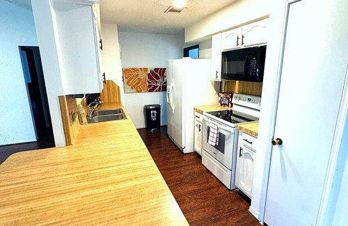 Katy Casa | Super Cozy 4 Bedroom by Premier Host - Sleeps 10