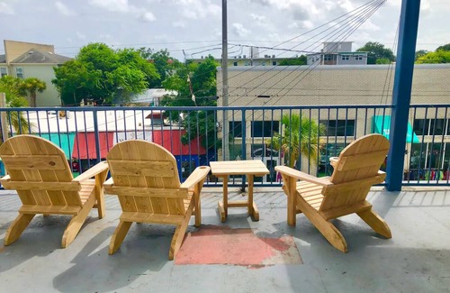 Tybee Island Condominio | Super cute 1B-1B on South beach-Steps to pool, beach, restaurants & nightlife!