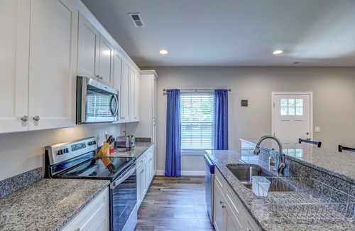 Johnson City Casa | Super-cute, 2022-built, 1 king BR/1 office house in Johnson City - WFH-friendly