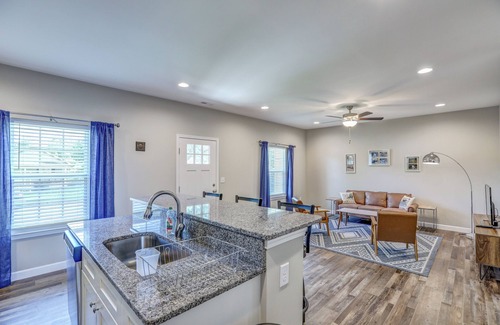 Johnson City Casa | Super-cute, 2022-built, 1 king BR/1 office house in Johnson City - WFH-friendly