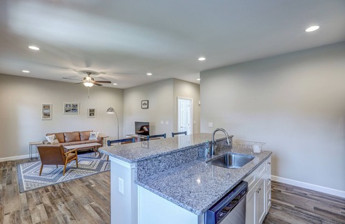 Johnson City Casa | Super-cute, 2022-built, 1 king BR/1 office house in Johnson City - WFH-friendly