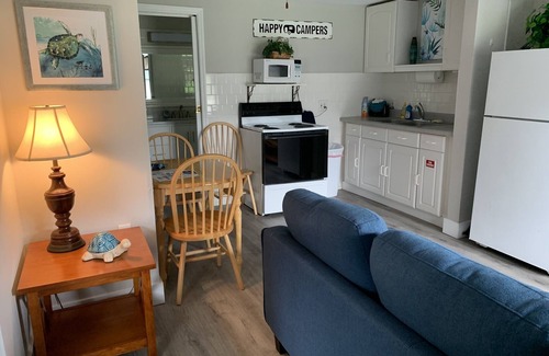 Lake Wales Cabina | Super Cute 2BR/1BA Cabin at beautiful lakeside campground